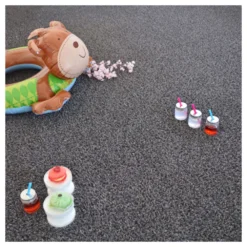 Gazon Synthétique Happy Party - Couleur Gris Foncé - Classé Feu - 20mm - 1m X 9m -Pas Cher Douce Verte Magasin 645cece4ae3428.48050462